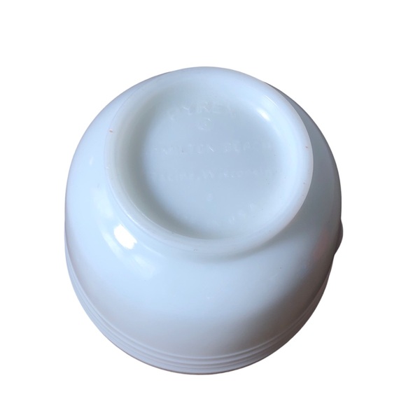 Vintage Pyrex Hamilton Beach Stand Mixer Model G Mixing Bowl - Picture 3 of 3